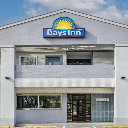 Days Inn By Wyndham Raleigh Glenwood-Crabtree Exterior foto